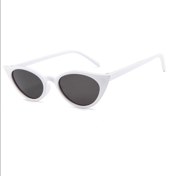 Cute Trendy Cat Eye Sunglasses in Multiple Colors - Picture 4 of 7